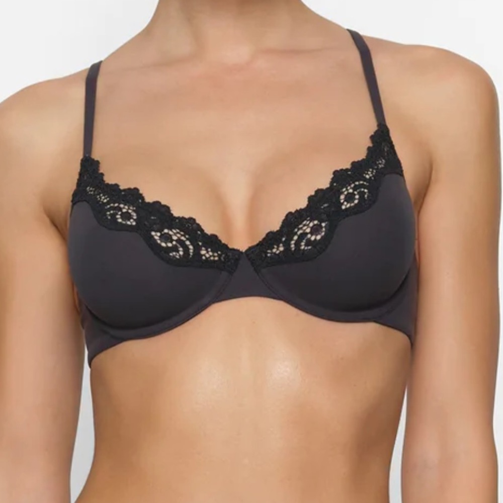SKIMS EVERYBODY FITS LACE UNLINED Demi BRA IN ONYX